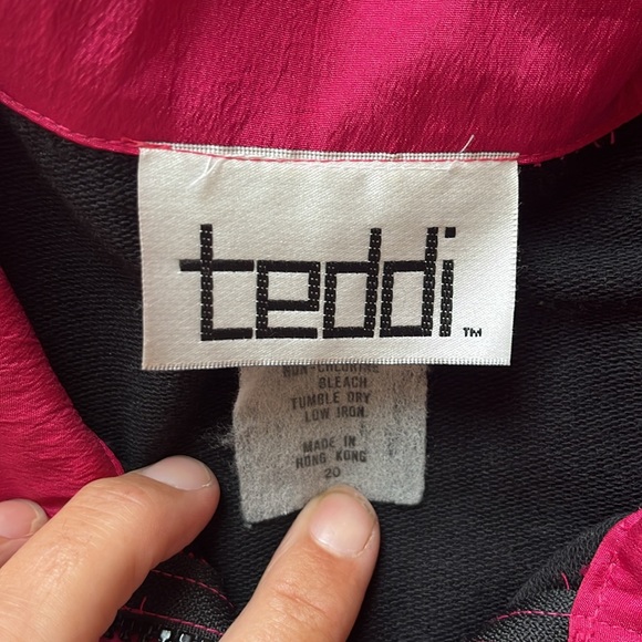 Very 80’s Vintage zip front embellished sweatshirt! - Picture 8 of 8